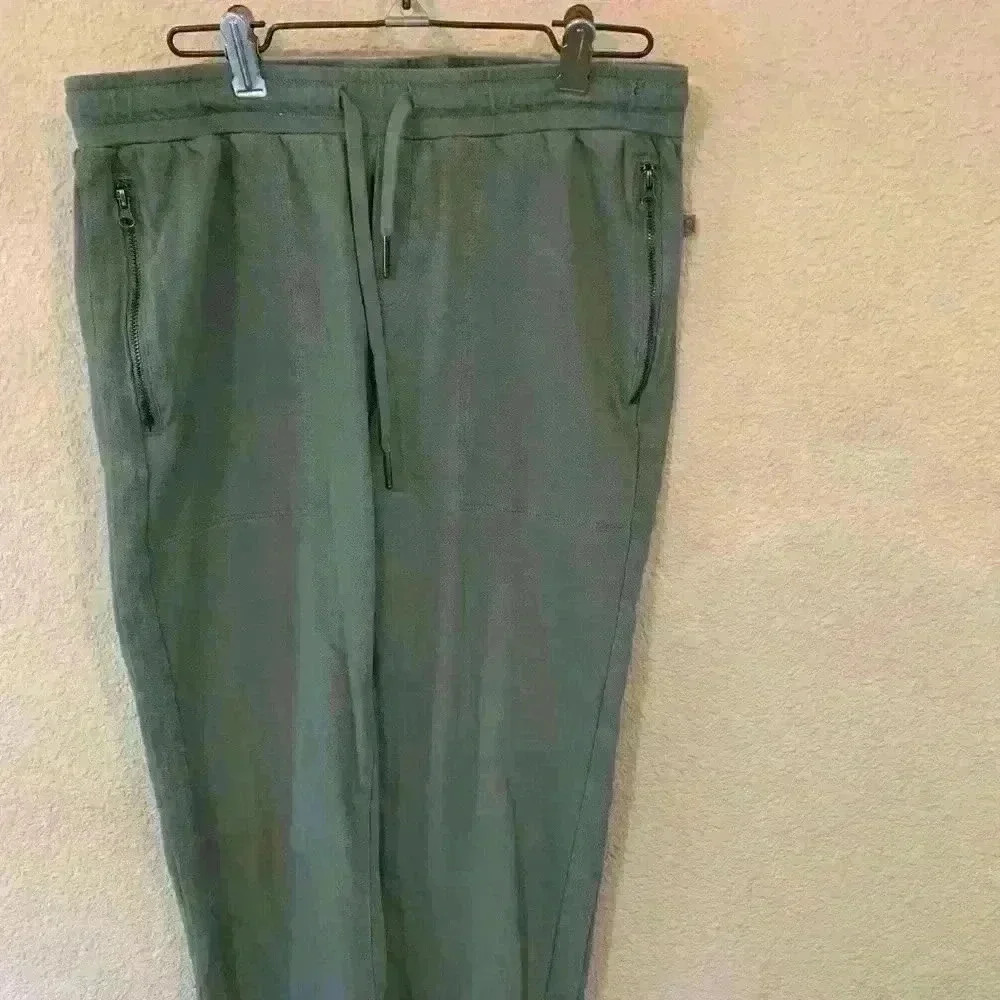 Mondetta outdoor project olive green jogger, size SP, gorpcore, hiking, outdoor